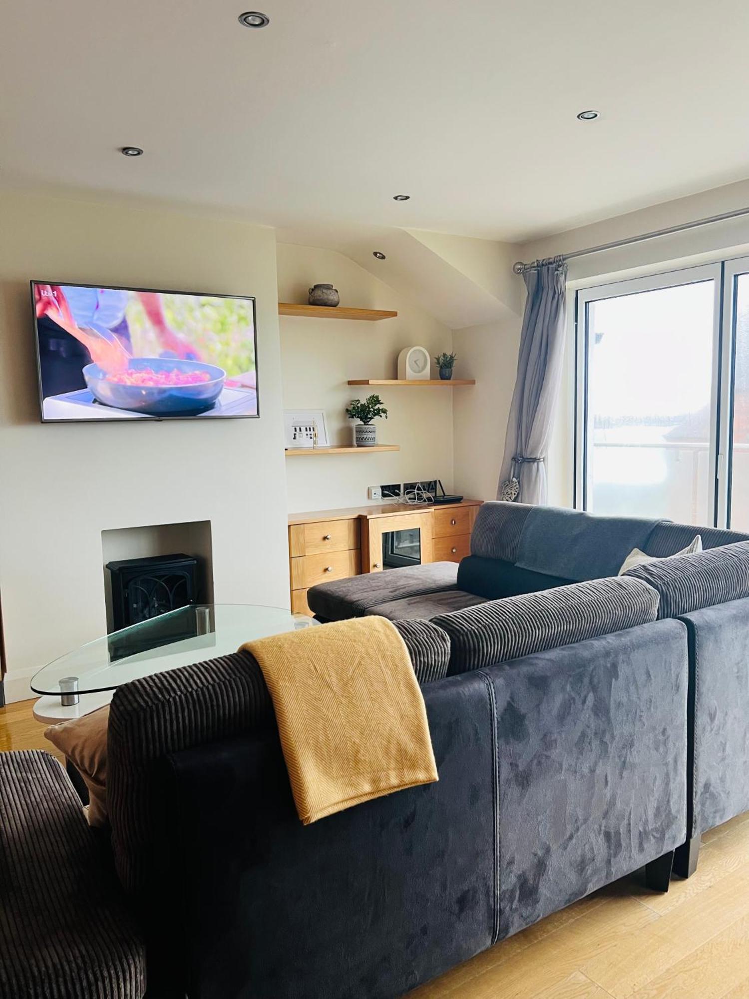 Penthouse Apartment - Town Centre, Sea Views, Secure Parking Portrush Exteriér fotografie