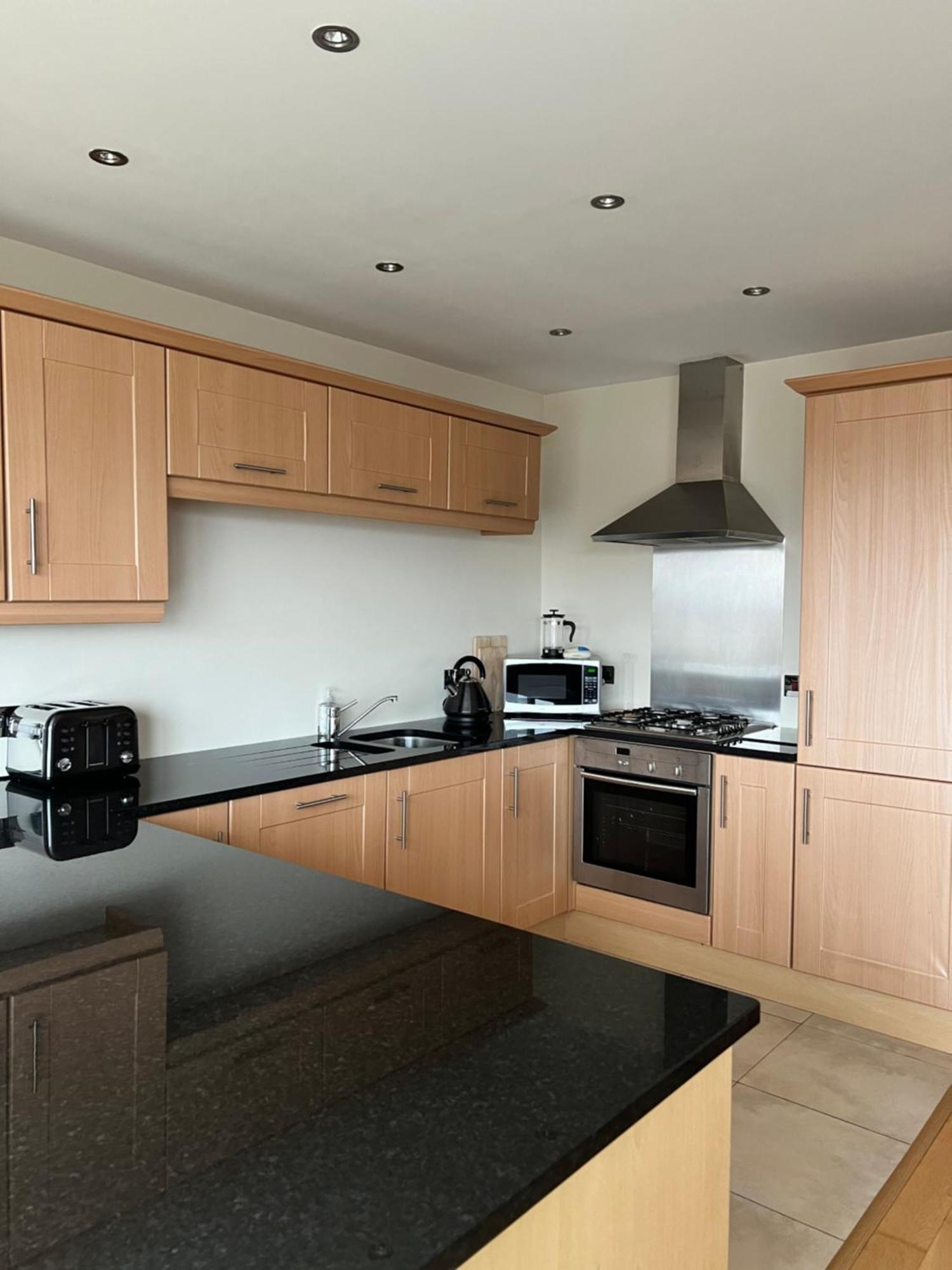 Penthouse Apartment - Town Centre, Sea Views, Secure Parking Portrush Exteriér fotografie