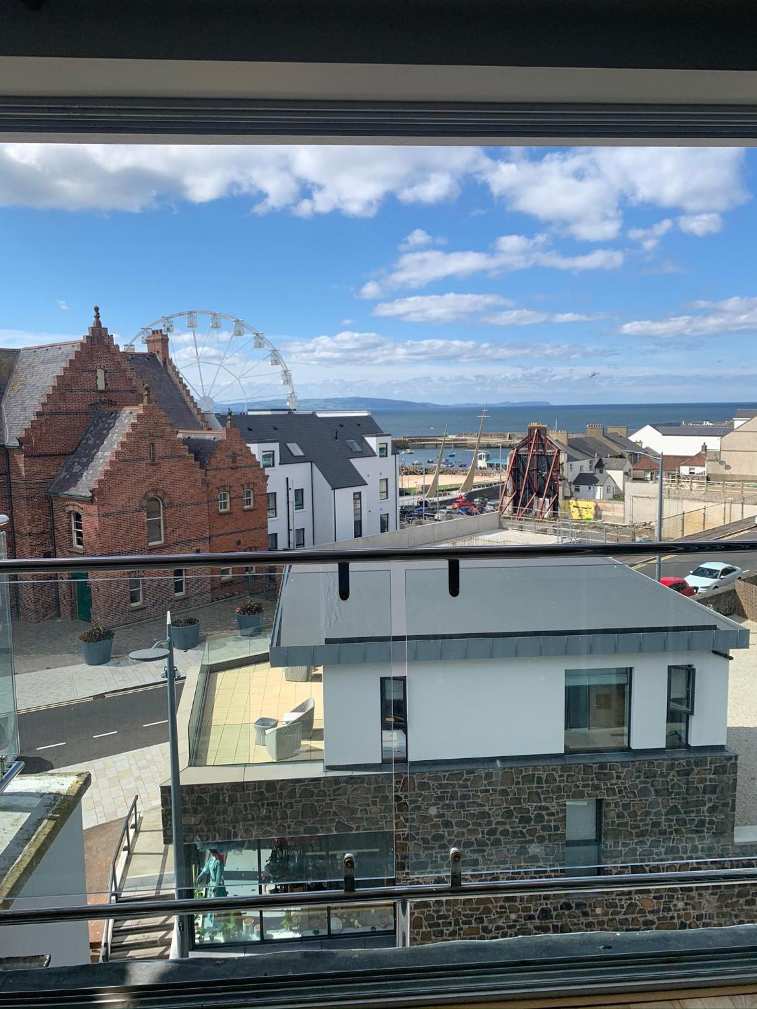 Penthouse Apartment - Town Centre, Sea Views, Secure Parking Portrush Exteriér fotografie