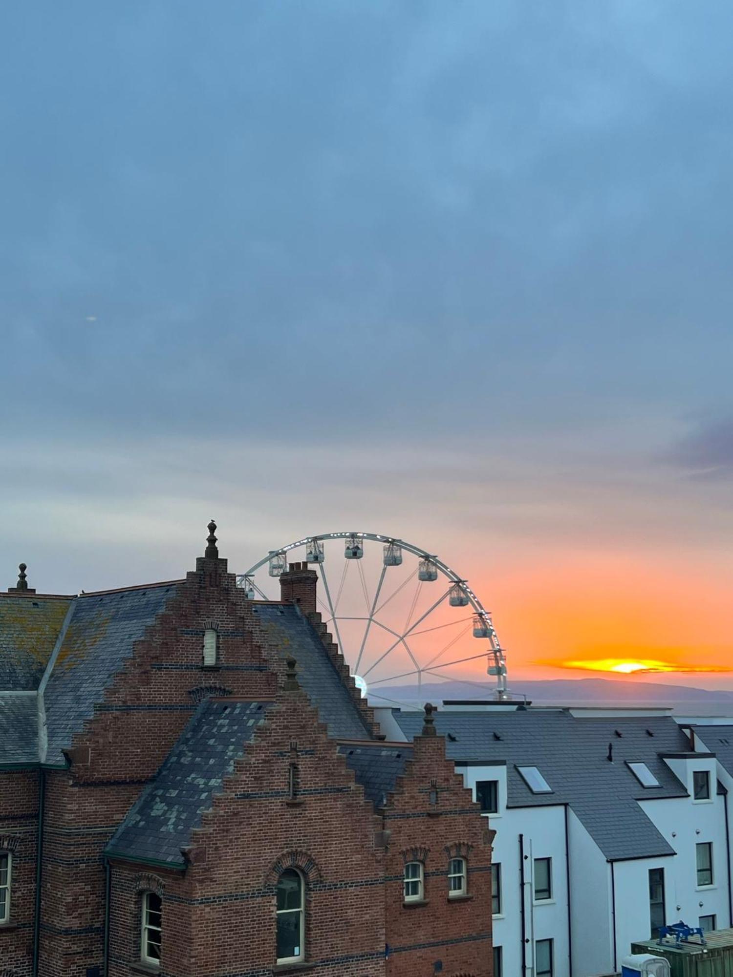 Penthouse Apartment - Town Centre, Sea Views, Secure Parking Portrush Exteriér fotografie