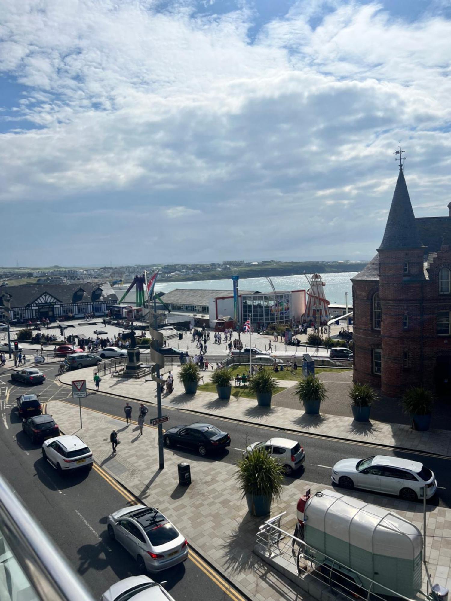 Penthouse Apartment - Town Centre, Sea Views, Secure Parking Portrush Exteriér fotografie
