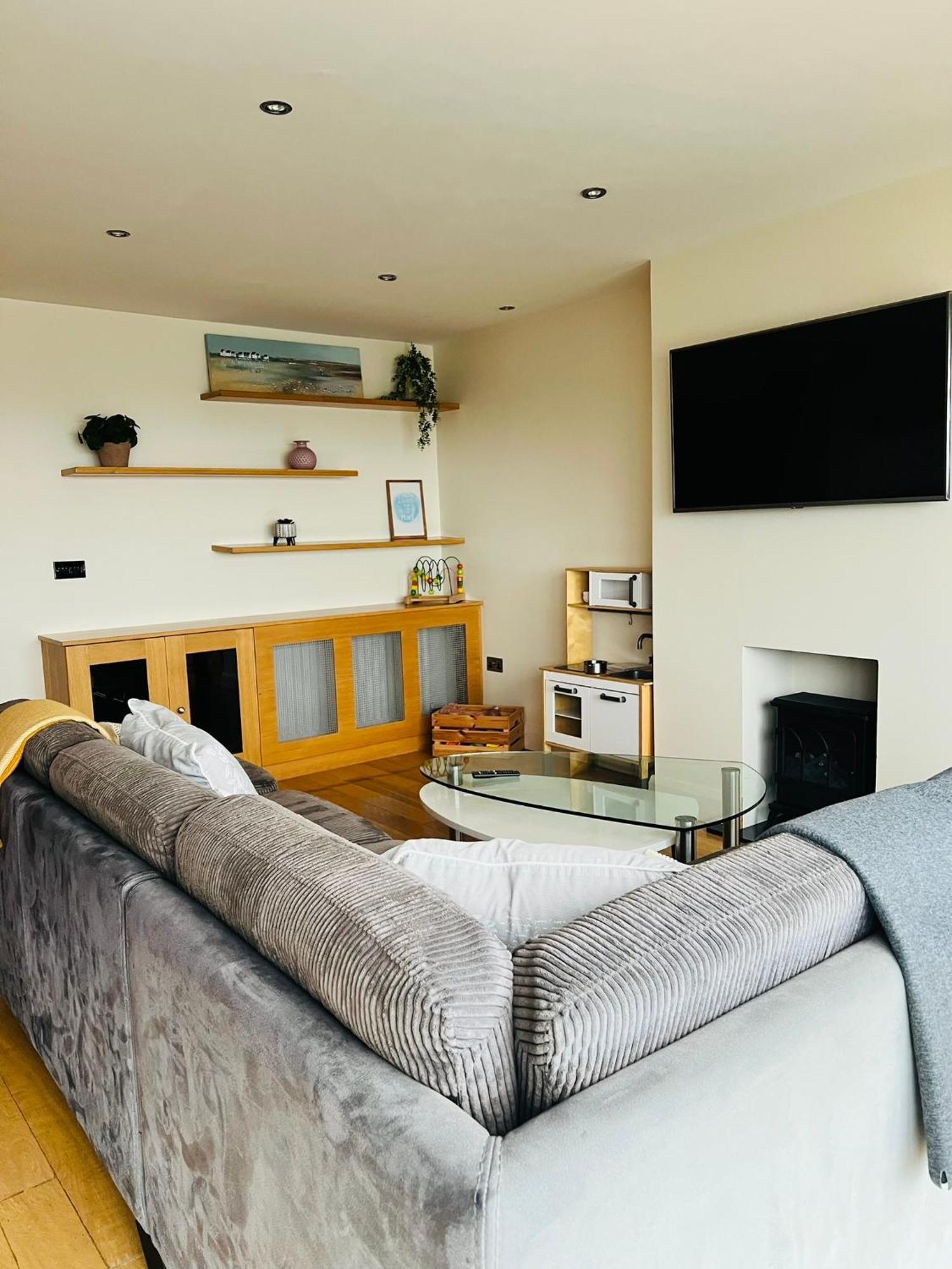 Penthouse Apartment - Town Centre, Sea Views, Secure Parking Portrush Exteriér fotografie